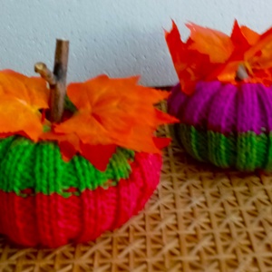 HALLOWEEN ASZTALI DEKORÁCIÓ - KÖTÖTT TÖKÖCSKÉK PÁRBAN - Meska.hu