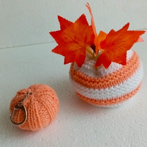 Halloween Asztali Dekoráció Kötött Tököcske és Tök Kulcstartó Szett - otthon & életmód - dekoráció - halloween - halloweeni dekoráció - Meska.hu