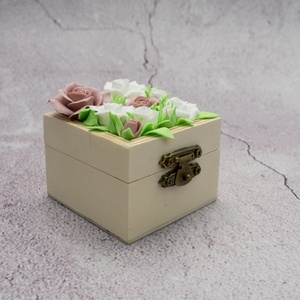 Ékszertartó doboz minden alkalomra/Rózsás gyűrűtartó dobozka esküvőre/Pasztellszínű tárolódobozoz - esküvő - kiegészítők - gyűrűtartó & gyűrűpárna - Meska.hu