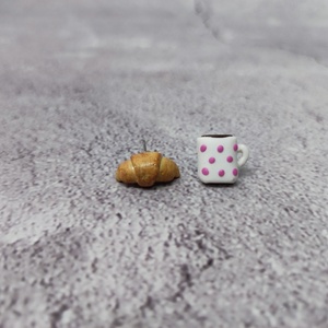 Bögre és croissant bedugós polymer clay fülbevaló/ reggeli kávé kiflivel süthető gyurma füli - Meska.hu