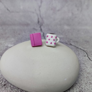 Egy jó kávé és egy jó könyv bedugós polymer clay fülbevaló/ kávés és könyv süthető gyurma füli, Ékszer, Fülbevaló, Pötty fülbevaló, Ékszerkészítés, Gyurma, Meska
