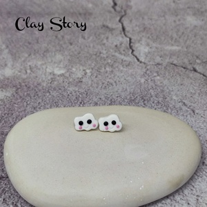 Fehér felhő bedugós polymer clay fülbevaló/ mosolygós felhő süthető gyurma füli, Ékszer, Fülbevaló, Pötty fülbevaló, Ékszerkészítés, Gyurma, MESKA