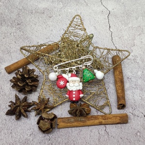 Karácsonyi kitűző süthető gyurmából /Télapó bross polymer clay-ből - ékszer - kitűző és bross - kitűző - Meska.hu