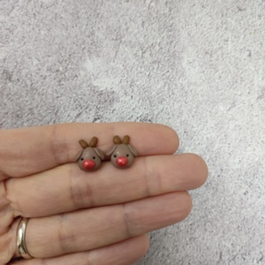 MIni karácsonyi rénszarvas pötty fülbevaló/mini karácsonyi Rudolf bedugós füli  - ékszer - fülbevaló - pötty fülbevaló - Meska.hu