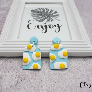 Tükörtojás / tojás/ Ham and Eggs füli süthető gyurmából - ékszer - fülbevaló - lógó fülbevaló - Meska.hu