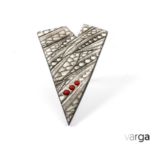 V style kitűző/ bross, Ékszer, Kitűző és Bross, Kitűző, Gyurma, Ékszerkészítés, Meska