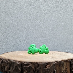 Cukorka színü trópusi levél bedugós polymer clay fülbevaló/ pasztell színű  monster leaf süthető gyurma füli - ékszer - fülbevaló - pötty fülbevaló - Meska.hu