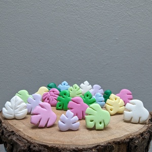 Cukorka színü trópusi levél bedugós polymer clay fülbevaló/ pasztell színű  monster leaf süthető gyurma füli - ékszer - fülbevaló - pötty fülbevaló - Meska.hu