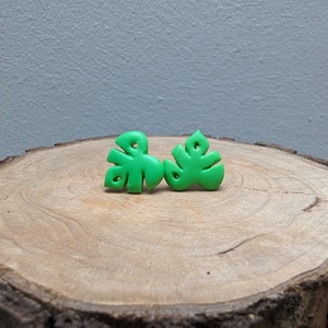 Cukorka színü trópusi levél bedugós polymer clay fülbevaló/ pasztell színű  monster leaf süthető gyurma füli - ékszer - fülbevaló - pötty fülbevaló - Meska.hu