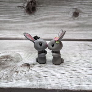 Esküvői tortadísz/Szerelmes húsvéti nyuszipár süthető gyurmából/ Polymer clay nyuszi  - esküvő - dekoráció - sütidísz - Meska.hu