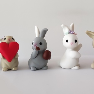 Polymer clay nyúl szívvel  figura/Süthető gyurma nyuszi figura szivecskével  - esküvő - dekoráció - sütidísz - Meska.hu