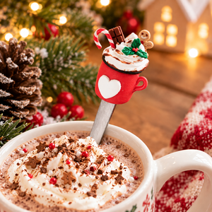 Karácsonyi forró csokis kiskanál süthető gyurma díszítéssel- csoki, mézeskalács, nyalóka, magyal - Meska.hu