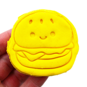 Cuki Hamburger Sütikiszúró mini 6 cm-es Kekszekhez PICIMICIK Termékcsalád Kaja - otthon & életmód - konyhafelszerelés, tálalás - sütés, főzés - sütikiszúró - Meska.hu