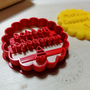 Boldog ünnekepeket feliratos, karácsonyfás - süteménykiszúró forma, sütipecsét. Linzer, mézeskalács, keksz kiszúró - otthon & életmód - konyhafelszerelés, tálalás - sütés, főzés - sütikiszúró - Meska.hu