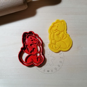 Micimackó ül - süteménykiszúró forma, sütipecsét. Linzer, mézeskalács, keksz kiszúró, sütikiszúró - otthon & életmód - konyhafelszerelés, tálalás - sütés, főzés - sütikiszúró - Meska.hu