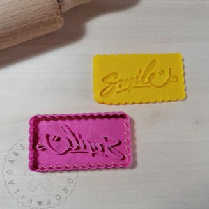 Smile feliratú - süteménykiszúró forma, sütipecsét. Sütikiszúró. Linzer, mézeskalács, keksz kiszúró - otthon & életmód - konyhafelszerelés, tálalás - sütés, főzés - sütikiszúró - Meska.hu