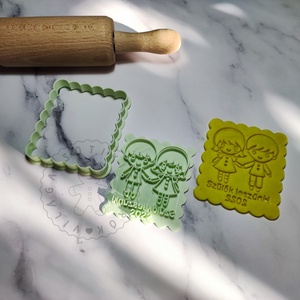 Szülők leszünk feliratú süteménykiszúró forma, sütipecsét. Sütikiszúró. Linzer, mézeskalács, keksz kiszúró - otthon & életmód - konyhafelszerelés, tálalás - sütés, főzés - sütikiszúró - Meska.hu