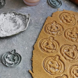 Halloween tök 3+1 - süteménykiszúró forma, sütipecsét. Linzer, mézeskalács, keksz kiszúró - otthon & életmód - konyhafelszerelés, tálalás - sütés, főzés - sütikiszúró - Meska.hu