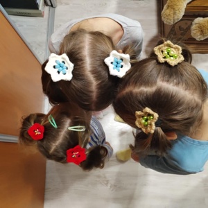 Virág formájú hajgumi, Ruha & Divat, Hajdísz & Hajcsat, Hajgumi, Horgolás, MESKA