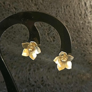 Virág fülbevaló - hegyes szirmú, Ékszer, Fülbevaló, Pötty fülbevaló, , MESKA