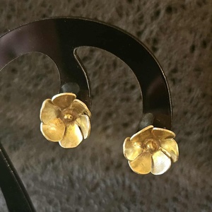 Virág fülbevaló - szélforgós, Ékszer, Fülbevaló, Pötty fülbevaló, Ékszerkészítés, Ötvös, MESKA