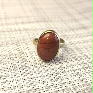 Oválköves minimál gyűrű jáspis kővel - Meska.hu