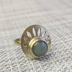 Kerek köves áttört legyezőmintás gyűrű - Meska.hu