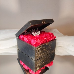 Szatén rózsabox - otthon & életmód - dekoráció - virágdísz és tartó - virágbox, virágdoboz - Meska.hu