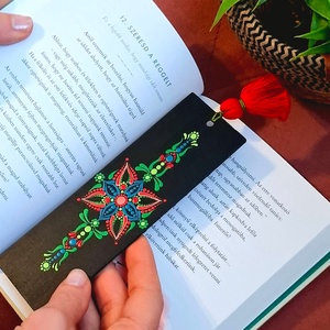 Fa alapra festett mandala könyvjelző - Zöld-piros - Meska.hu