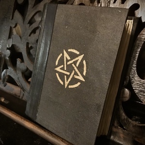 Egyedi napló  / Grimoire - Meska.hu