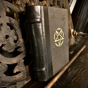 Egyedi napló  / Grimoire - otthon & életmód - papír, írószer - jegyzetfüzet & napló - Meska.hu