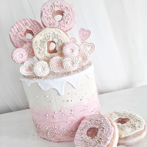 Szülinapi fánkos dekor-torta - esküvő - dekoráció - sütidísz - Meska.hu