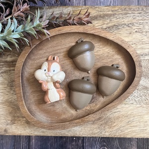 Chip és Dale mókus makkal - kellékek & szerszámok - díszíthető tárgyak - kerámia - Meska.hu