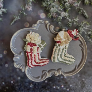 Karácsonyi zoknik cicával és kutyával, Kellékek & szerszámok, Díszíthető tárgyak, Kerámia, Gipszöntés, Festett tárgyak, MESKA