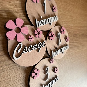 Baba mérföldkő - virágos, Otthon & Életmód, Babaszoba, gyerekszoba, Babaszoba kép, Famegmunkálás, MESKA