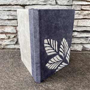 Sötétszürke mintás varrott, A5-ös notesz - otthon & életmód - papír, írószer - jegyzetfüzet & napló - Meska.hu