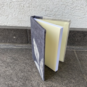 Sötétszürke mintás varrott, A6-os notesz - otthon & életmód - papír, írószer - jegyzetfüzet & napló - Meska.hu