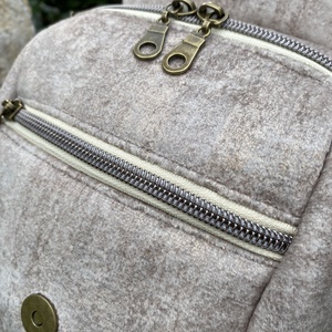 Homokszínű puha kicsi hátitáska - táska & tok - hátizsák - hátizsák - Meska.hu