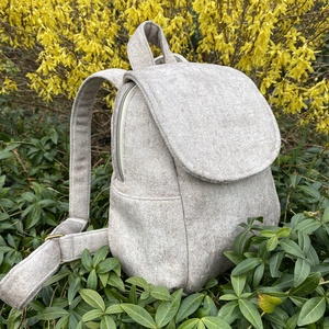 Homokszínű puha kicsi hátitáska - Meska.hu