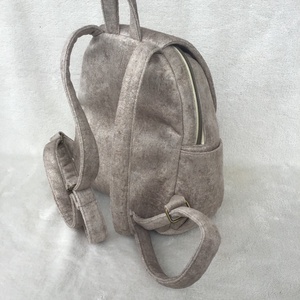 Rejtett cippzáros! - Homokszínű puha hátitáska - táska & tok - hátizsák - hátizsák - Meska.hu