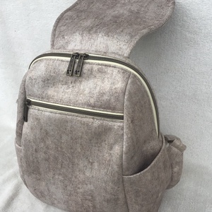 Rejtett cipzár húzókás! - Homokszínű puha hátitáska - táska & tok - hátizsák - hátizsák - Meska.hu