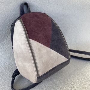 Elegáns, geometrikus mintás hátitáska � szürke�bordó árnyalatokban - táska & tok - hátizsák - hátizsák - Meska.hu