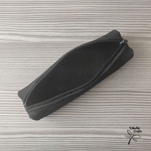 Gyűrt fekete bőrből készült tolltartó - otthon & életmód - papír, írószer - tolltartó & ceruzatekercs - Meska.hu