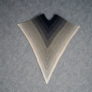 Horgolt poncsó - ruha & divat - női ruha - poncsó - Meska.hu