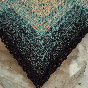 Horgolt vállkendő - ruha & divat - sál, sapka, kendő - kendő - Meska.hu