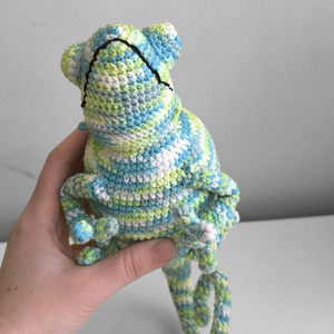 Kaméleon horgolt - játék & sport - plüssállat & játékfigura - más figura - Meska.hu