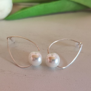 Shell pearl gyöngy fülbevaló., Ékszer, Fülbevaló, Lógó fülbevaló, Ékszerkészítés, Gyöngyfűzés, gyöngyhímzés, MESKA