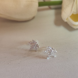 S925 ezüst leveles fülbevaló tenyésztett gyönggyel! - ékszer - fülbevaló - lógós kerek fülbevaló - Meska.hu S925 ezüst leveles fülbevaló tenyésztett gyönggyel! - ékszer - fülbevaló - lógós kerek fülbevaló - Meska.hu