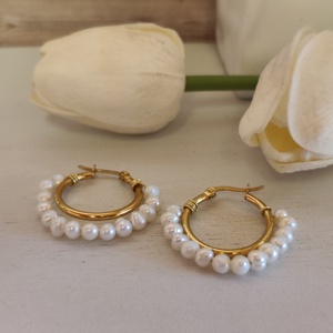 Különleges nemesacél fülbevaló, tenyésztett gyöngyökkel! - ékszer - fülbevaló - karika fülbevaló - Meska.hu