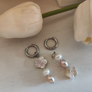 Egyedi, aszimmetrikus nemesacél, tenyésztett gyöngy fülbevaló! - ékszer - fülbevaló - lógó fülbevaló - Meska.hu